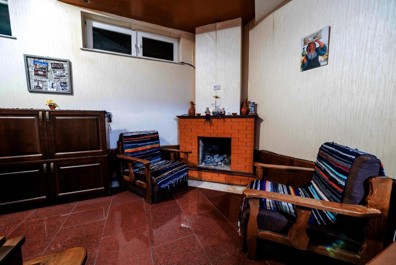 Cleopatra Palace Hostel Тбілісі Екстер'єр фото