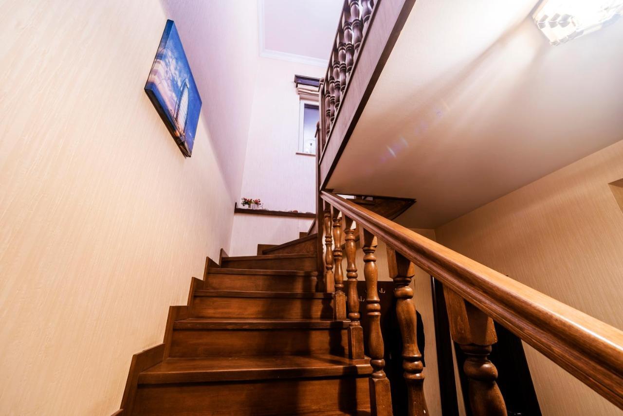 Cleopatra Palace Hostel Тбілісі Екстер'єр фото