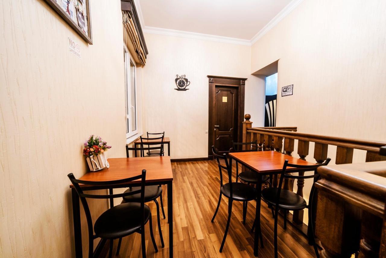 Cleopatra Palace Hostel Тбілісі Екстер'єр фото
