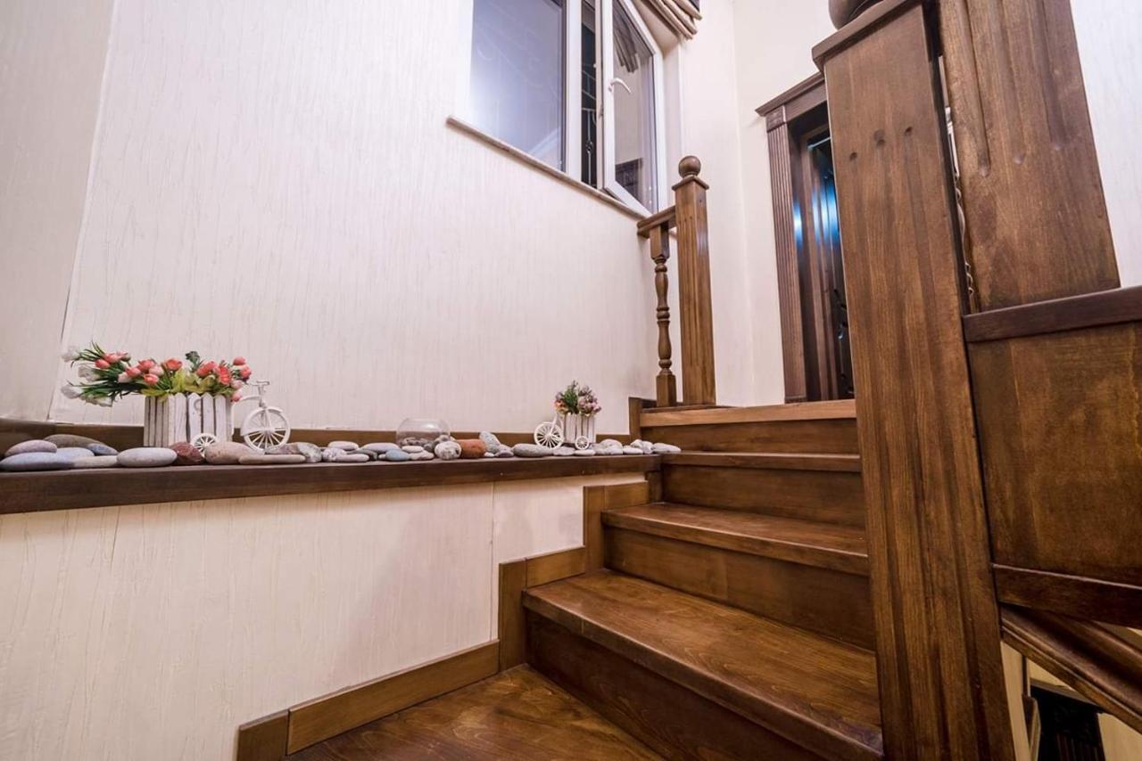 Cleopatra Palace Hostel Тбілісі Екстер'єр фото